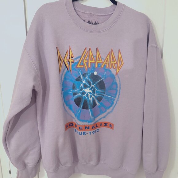 EUC Def Leppard Sweatshirt in Lavendar Color Size L - Picture 1 of 3